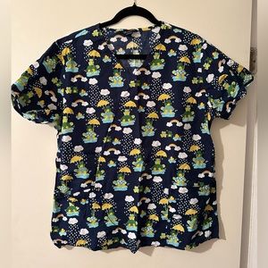 Zoe + Chloe Scrub Top, Rainbow/Frog/Turtle, Size L